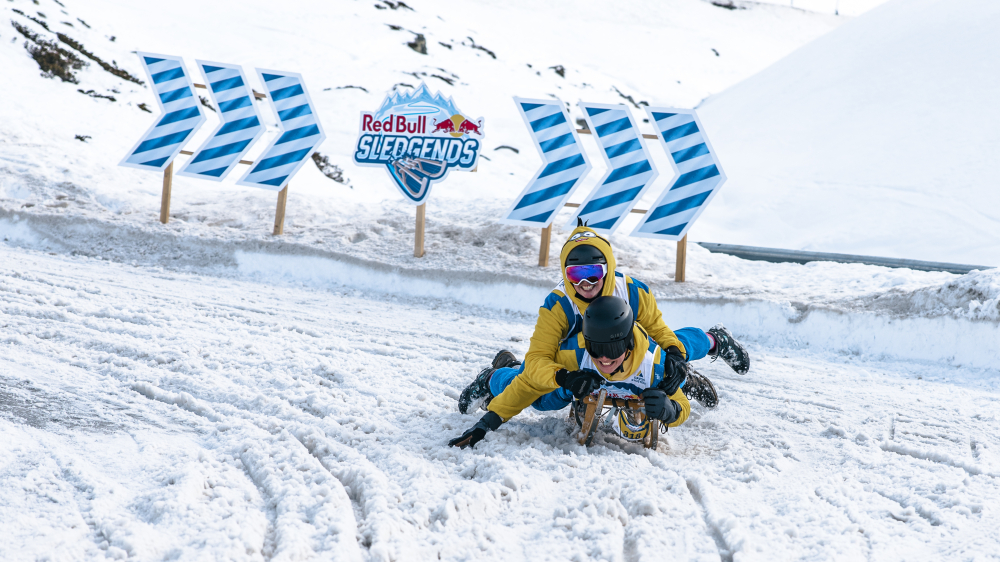 Ausverkaufte Schlittel-Premiere am Flüelapass