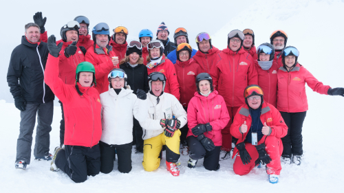 Lord Clifton Wrottesley und Barbara Schaffner gewinnen Parlamentarier-Skirennen