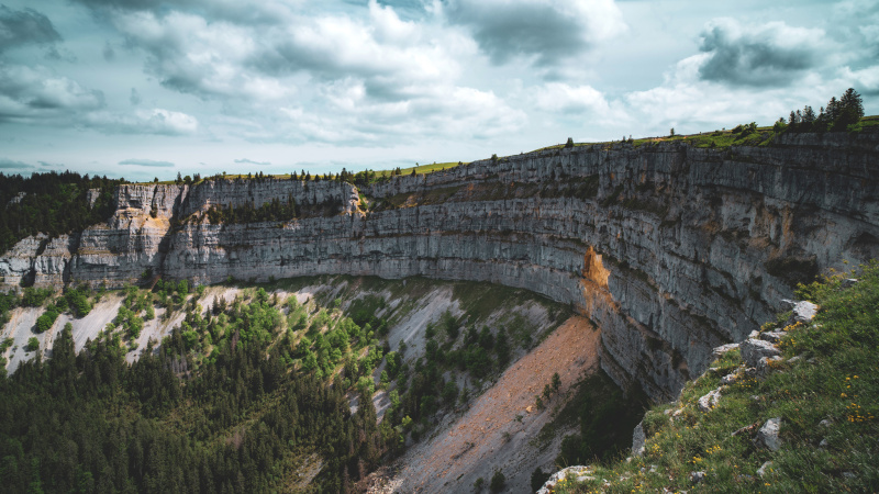 Creux du Van – atemberaubend schöner Felsenkessel