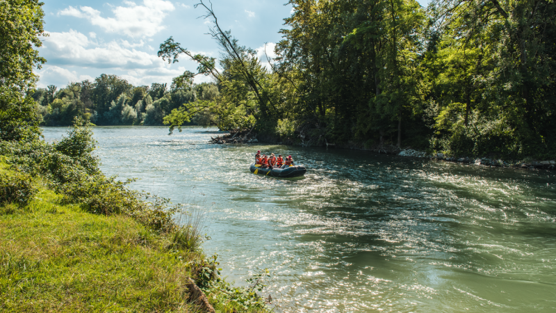 Mit dem Schlauchboot durchs Wasserschloss